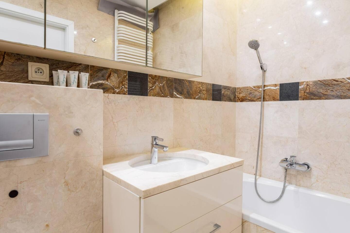 Superb Czerska Family Apartment วอร์ซอ ภายนอก รูปภาพ
